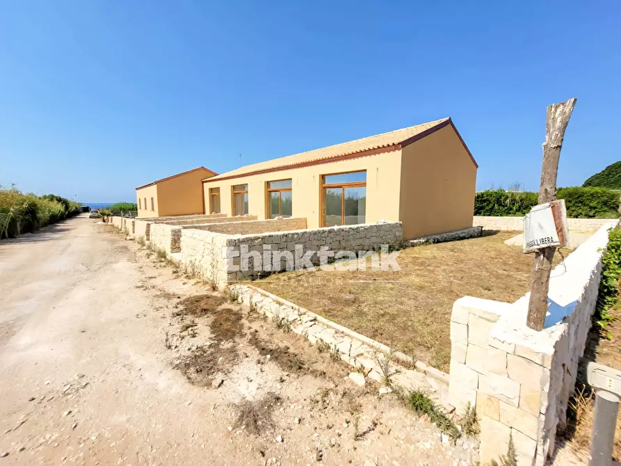 Immagine 1 di Locale commerciale in vendita  in Isola delle Correnti a Buccheri