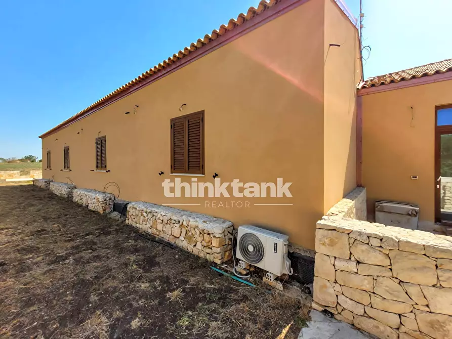 Immagine 13 di Locale commerciale in vendita  in Isola delle Correnti a Buccheri