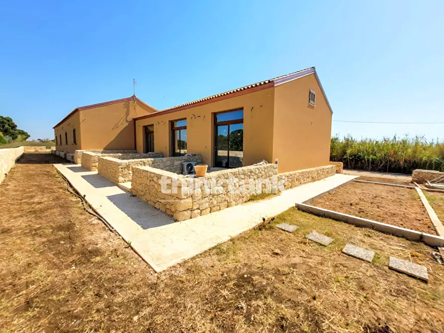 Immagine 2 di Locale commerciale in vendita  in Isola delle Correnti a Buccheri