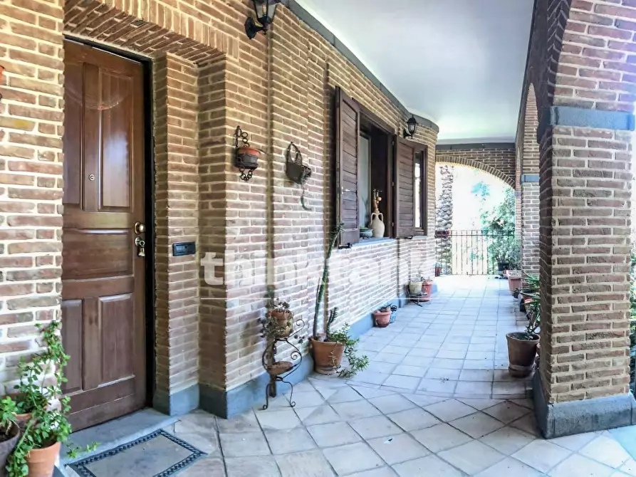 Immagine 10 di Villa in vendita  in Via Domenico Scarlatti a Camporotondo Etneo