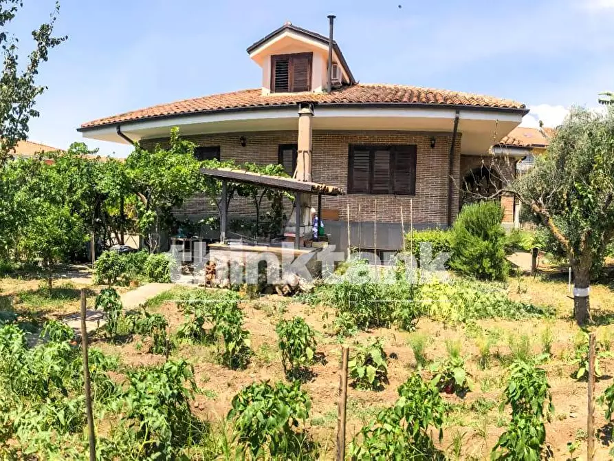 Immagine 3 di Villa in vendita  in Via Domenico Scarlatti a Camporotondo Etneo