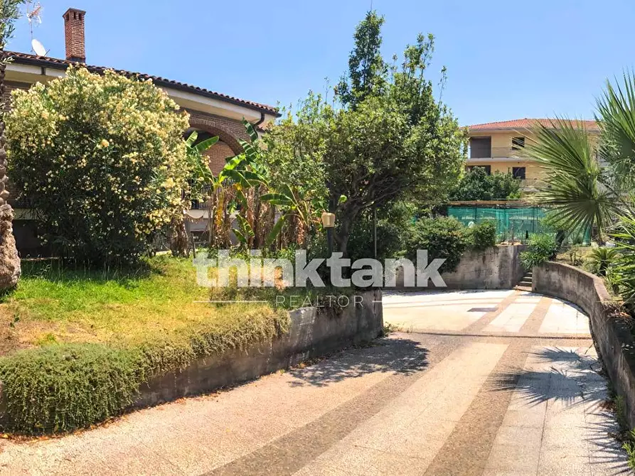Immagine 6 di Villa in vendita  in Via Domenico Scarlatti a Camporotondo Etneo
