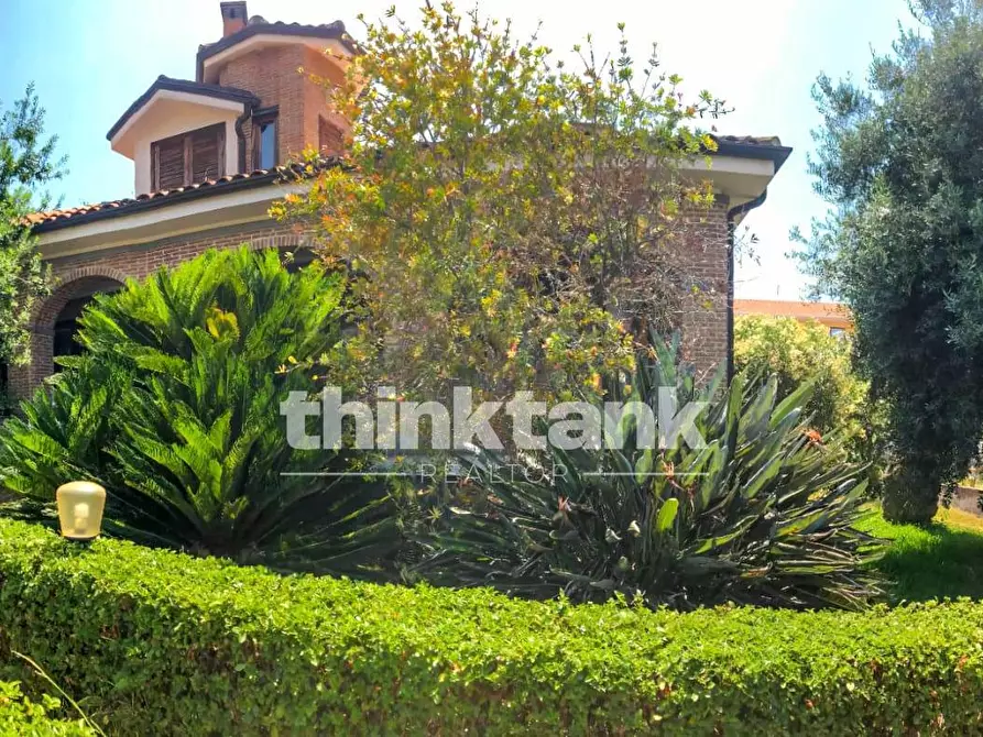 Immagine 7 di Villa in vendita  in Via Domenico Scarlatti a Camporotondo Etneo