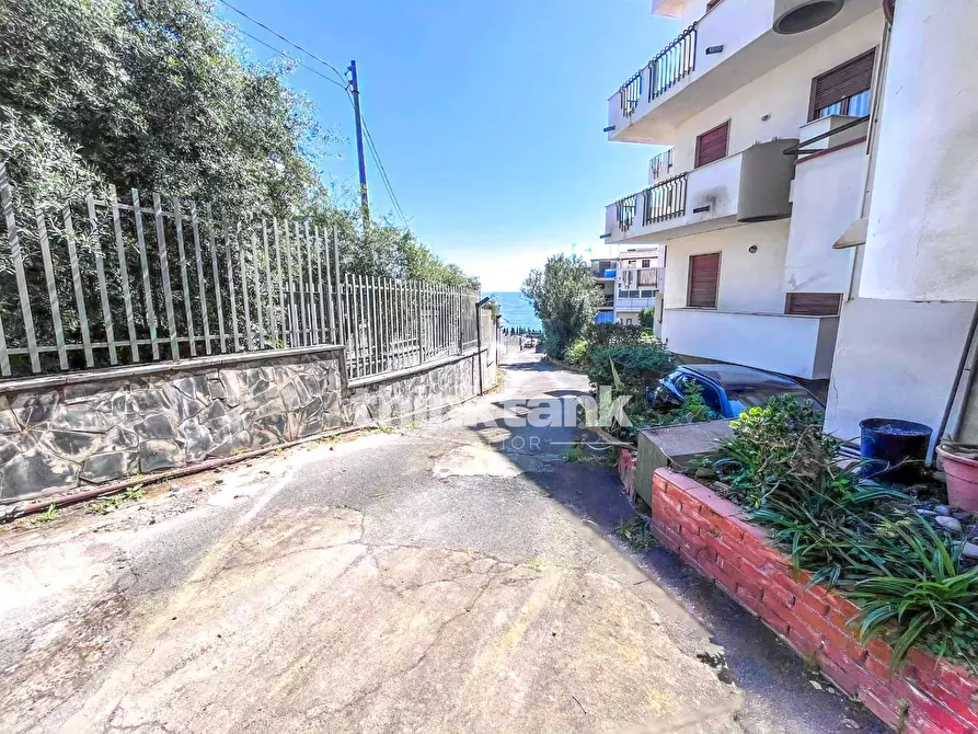 Immagine 24 di Appartamento in vendita  in Via Livorno a Aci Castello