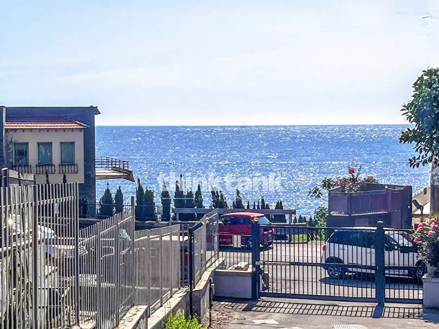 Immagine 26 di Appartamento in vendita  in Via Livorno a Aci Castello