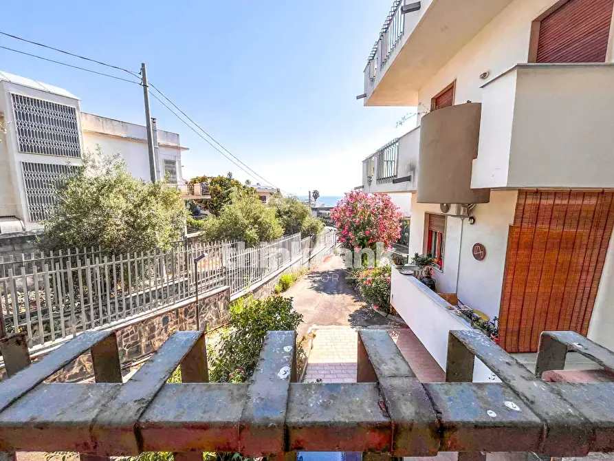 Immagine 22 di Appartamento in vendita  in Via Livorno a Aci Castello