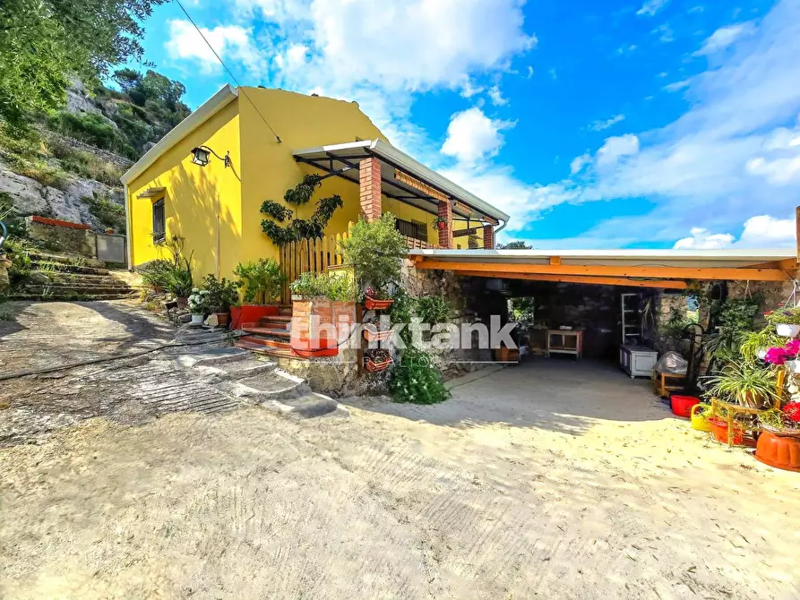 Immagine 1 di Villa in vendita  in Strada Provinciale 54 a Modica