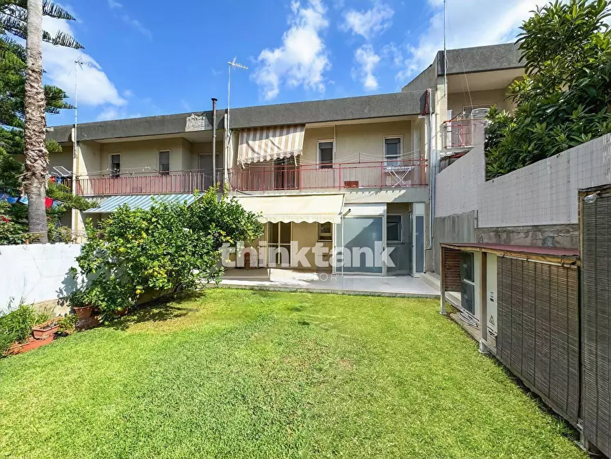 Immagine 2 di Villetta a schiera in vendita  in via Maria Montessori a Noto