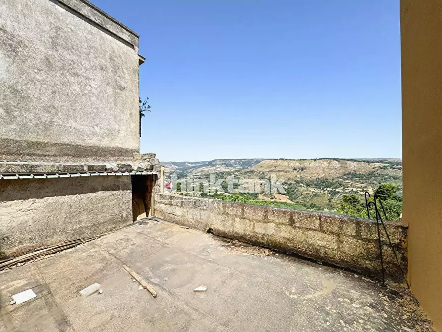 Immagine 3 di Casa indipendente in vendita  in Via Grotte a Buccheri