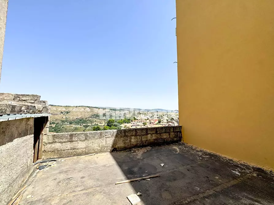 Immagine 4 di Casa indipendente in vendita  in Via Grotte a Buccheri