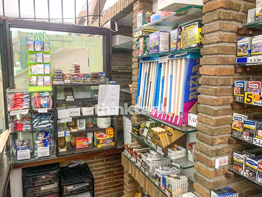 Immagine 5 di Attività commerciale in vendita  in Via Etnea a Gravina Di Catania