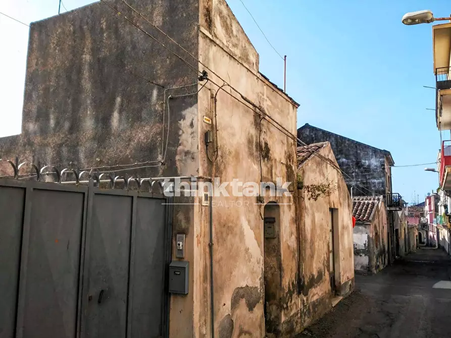 Immagine 1 di Casa indipendente in vendita  in Via Gentile a Giarre