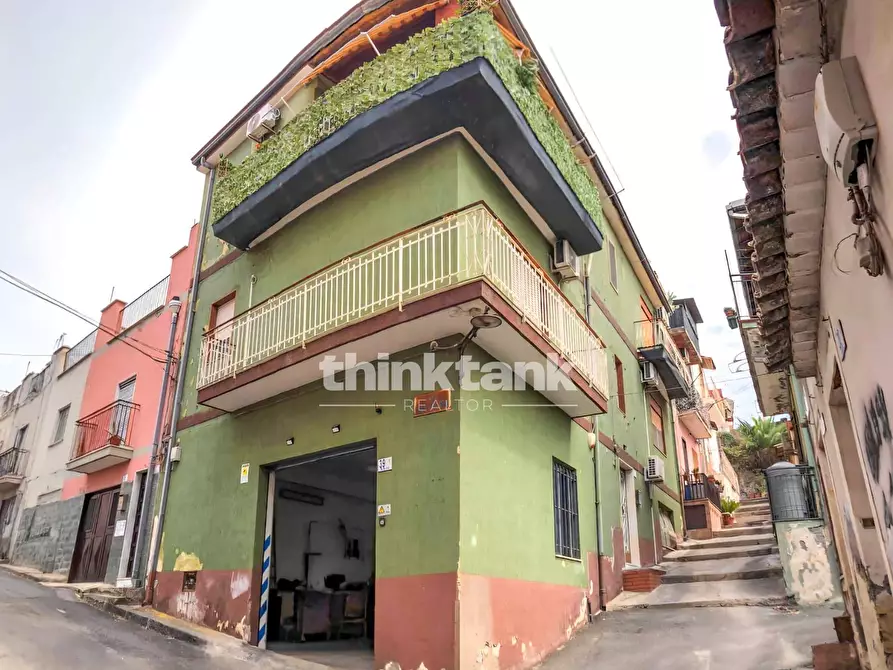 Immagine 3 di Villa in vendita  in Via Galliano a Camporotondo Etneo