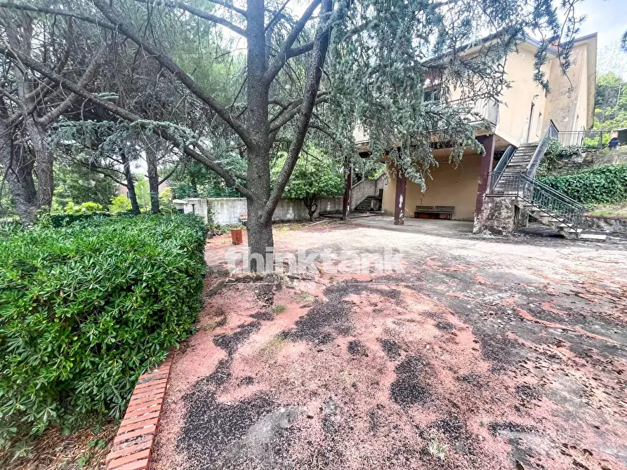 Immagine 2 di Villa in vendita  in Via Tarderia 89 a Gravina Di Catania