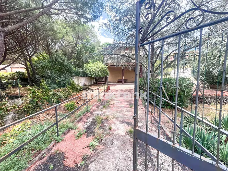 Immagine 3 di Villa in vendita  in Via Tarderia 89 a Gravina Di Catania