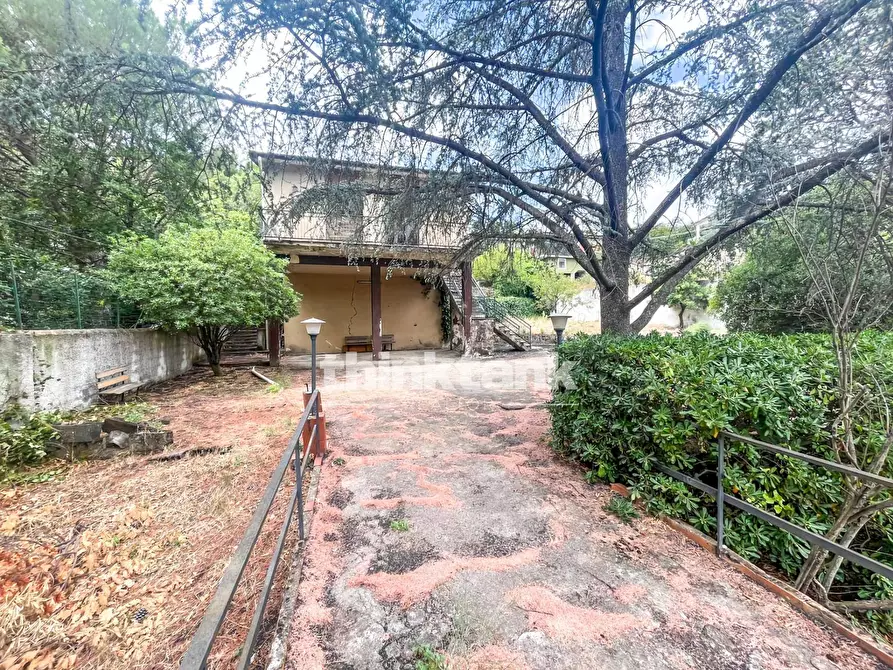 Immagine 4 di Villa in vendita  in Via Tarderia 89 a Gravina Di Catania