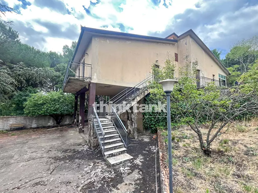 Immagine 5 di Villa in vendita  in Via Tarderia 89 a Gravina Di Catania