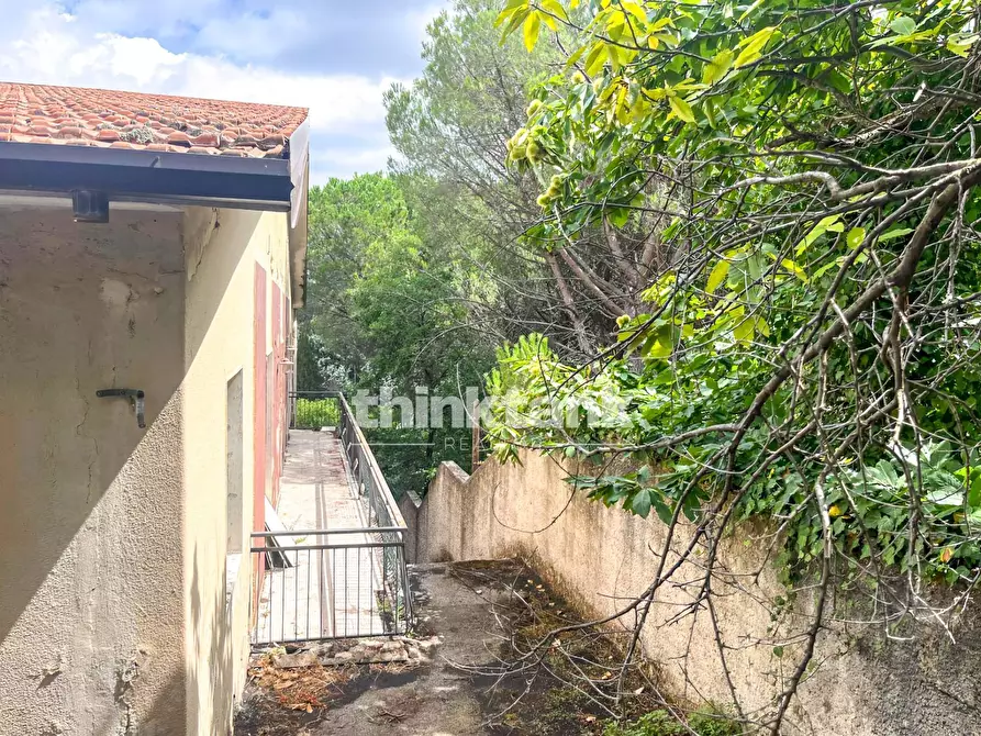 Immagine 11 di Villa in vendita  in Via Tarderia 89 a Gravina Di Catania