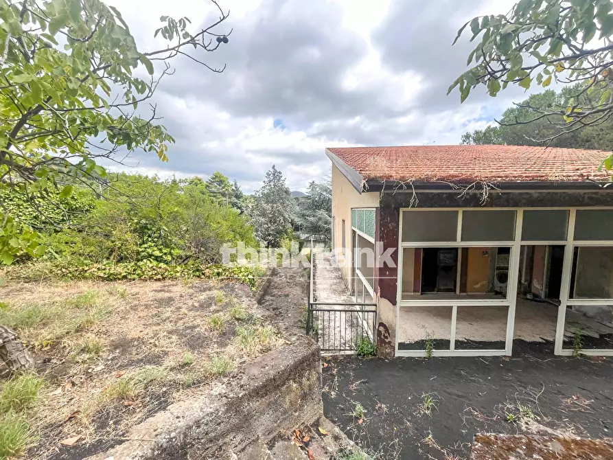 Immagine 13 di Villa in vendita  in Via Tarderia 89 a Gravina Di Catania