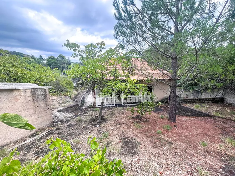 Immagine 15 di Villa in vendita  in Via Tarderia 89 a Gravina Di Catania