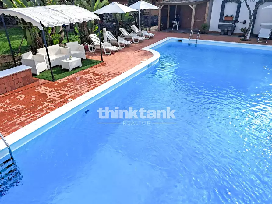 Immagine 4 di Villa in vendita  in Via Ombra a Gravina Di Catania