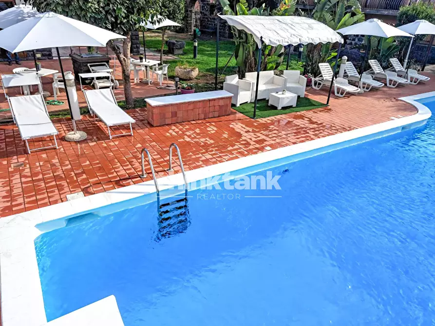 Immagine 6 di Villa in vendita  in Via Ombra a Gravina Di Catania