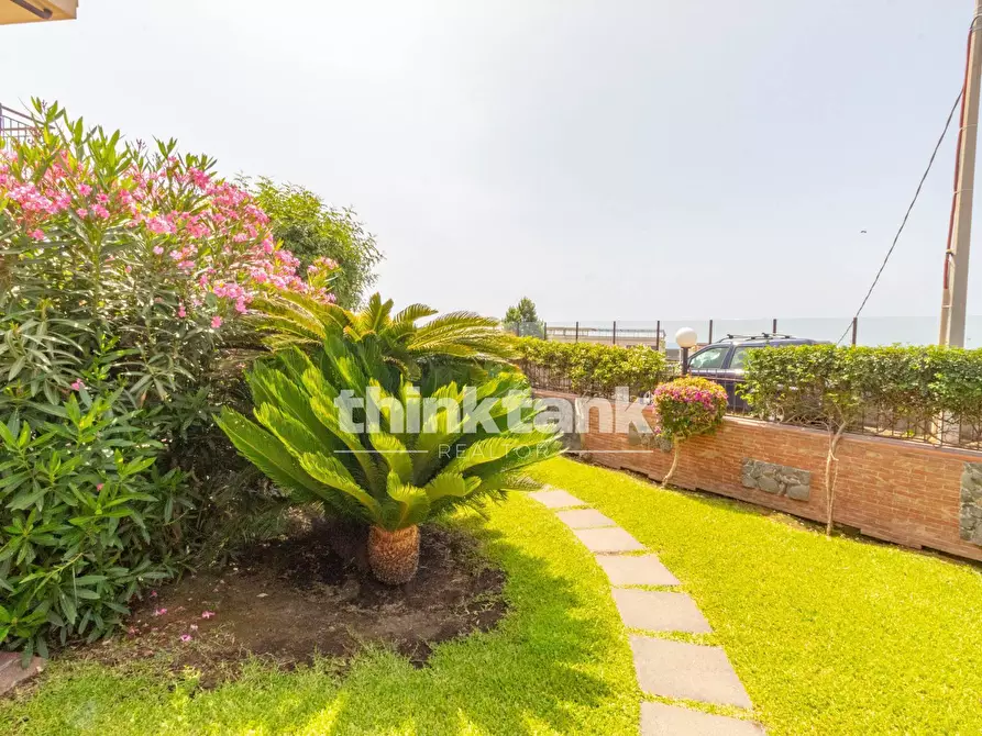 Immagine 17 di Villetta a schiera in vendita  in Via Capomulini snc a Acireale