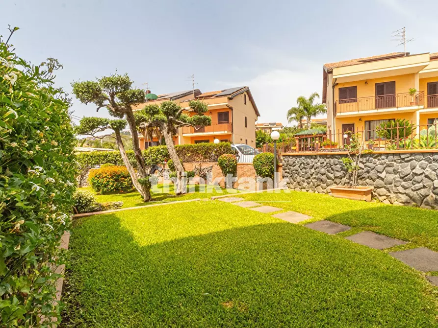 Immagine 10 di Villetta a schiera in vendita  in Via Capomulini snc a Acireale