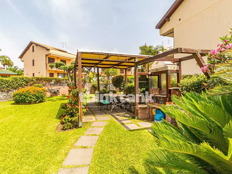 Immagine 12 di Villetta a schiera in vendita  in Via Capomulini snc a Acireale