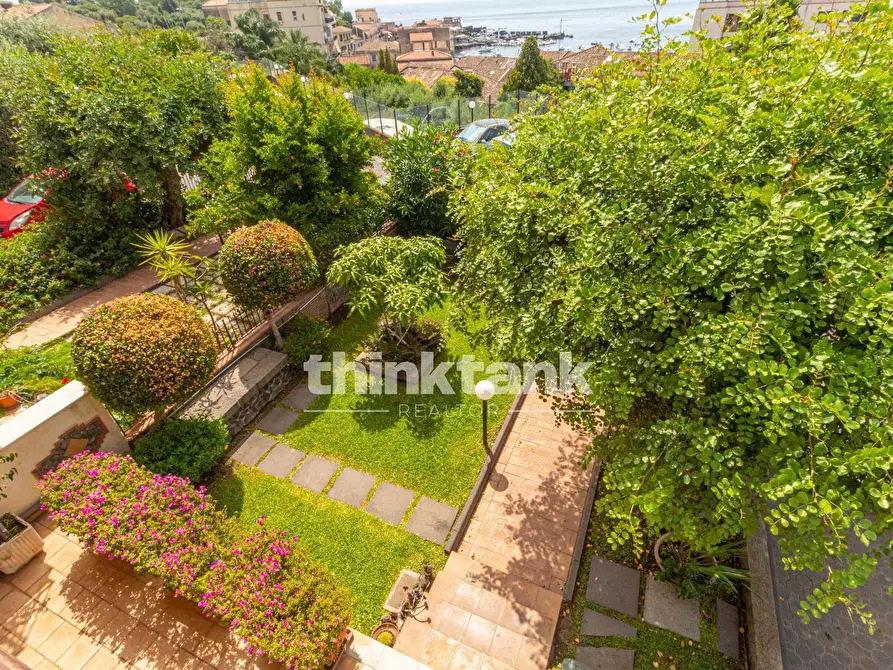 Immagine 37 di Villetta a schiera in vendita  in Via Capomulini snc a Acireale