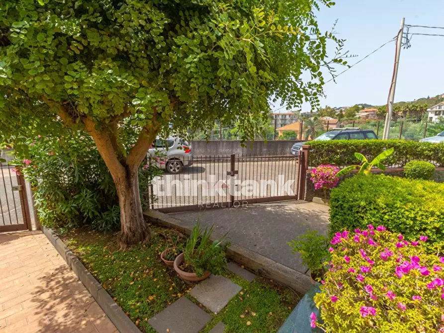 Immagine 44 di Villetta a schiera in vendita  in Via Capomulini snc a Acireale