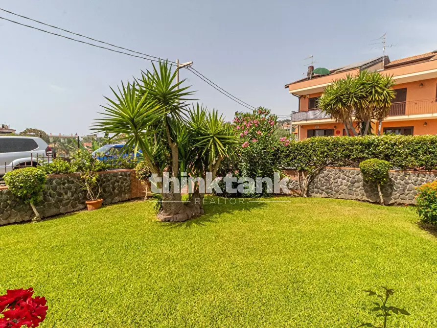 Immagine 4 di Villetta a schiera in affitto  in Via Capomulini snc a Acireale