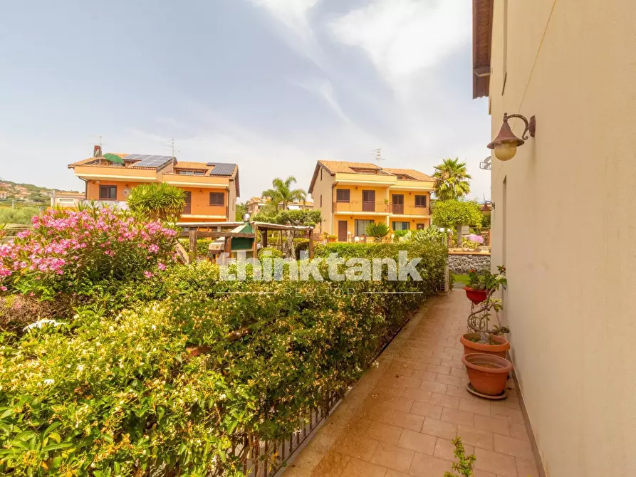 Immagine 39 di Villetta a schiera in affitto  in Via Capomulini snc a Acireale