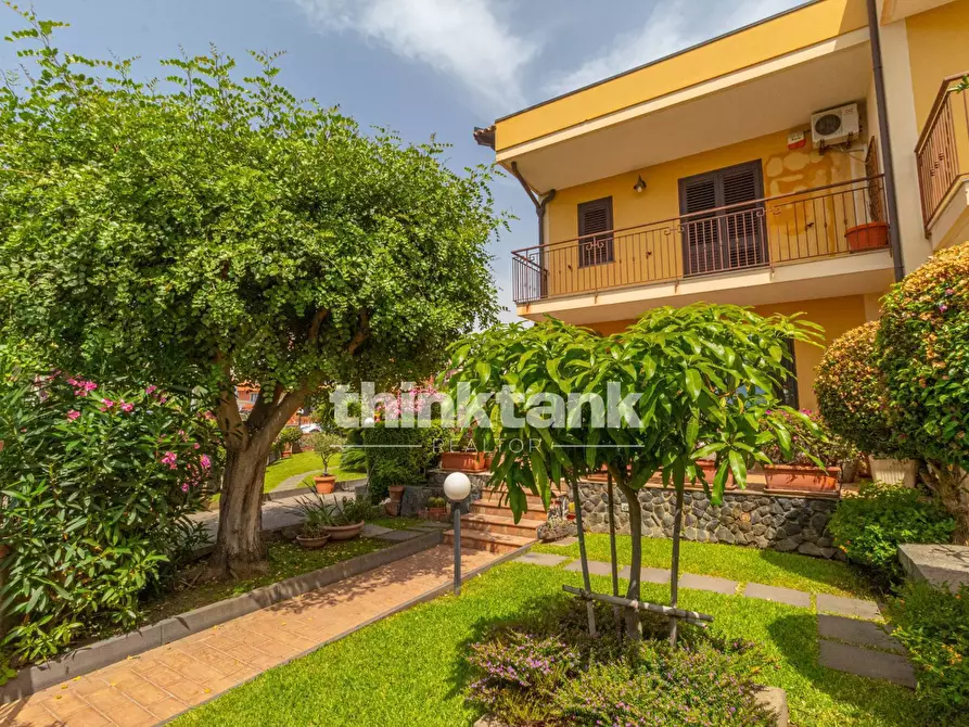 Immagine 41 di Villetta a schiera in affitto  in Via Capomulini snc a Acireale