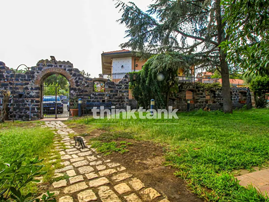 Immagine 20 di Villa in vendita  in Via Ombra a Gravina Di Catania