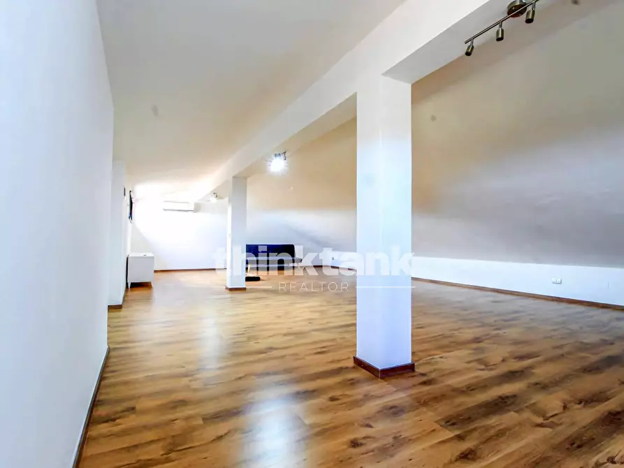 Immagine 42 di Villa in vendita  in Via Ombra a Gravina Di Catania