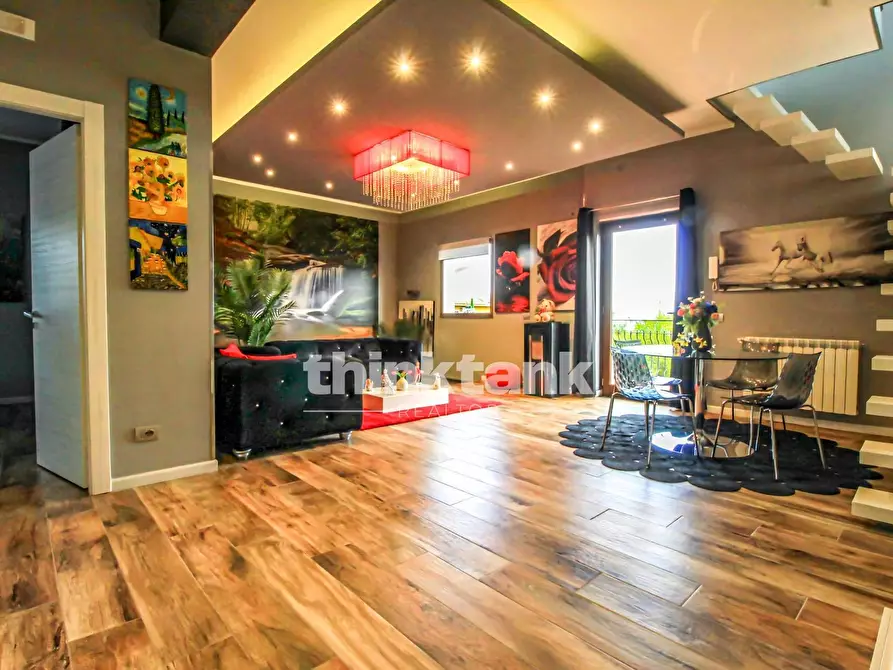 Immagine 10 di Villa in vendita  in Via Ombra a Gravina Di Catania