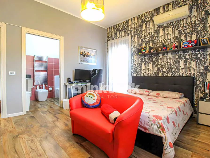 Immagine 22 di Villa in vendita  in Via Ombra a Gravina Di Catania