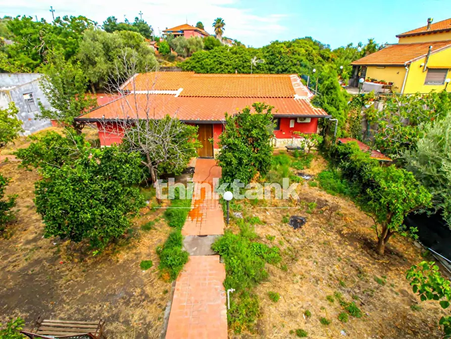 Immagine 50 di Villa in vendita  in Via Ombra a Gravina Di Catania