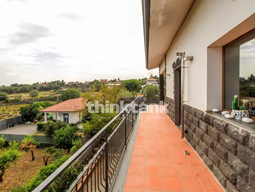 Immagine 55 di Villa in vendita  in Via Ombra a Gravina Di Catania