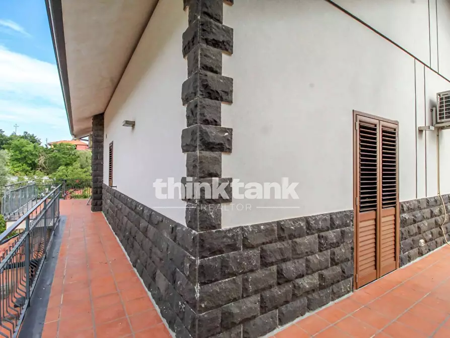 Immagine 57 di Villa in vendita  in Via Ombra a Gravina Di Catania