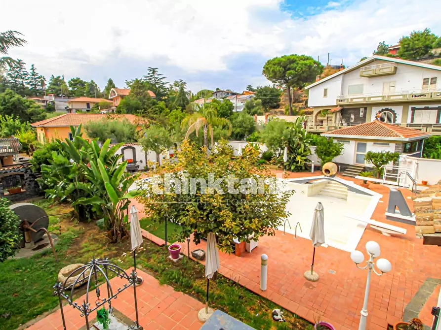 Immagine 47 di Villa in vendita  in Via Ombra a Gravina Di Catania