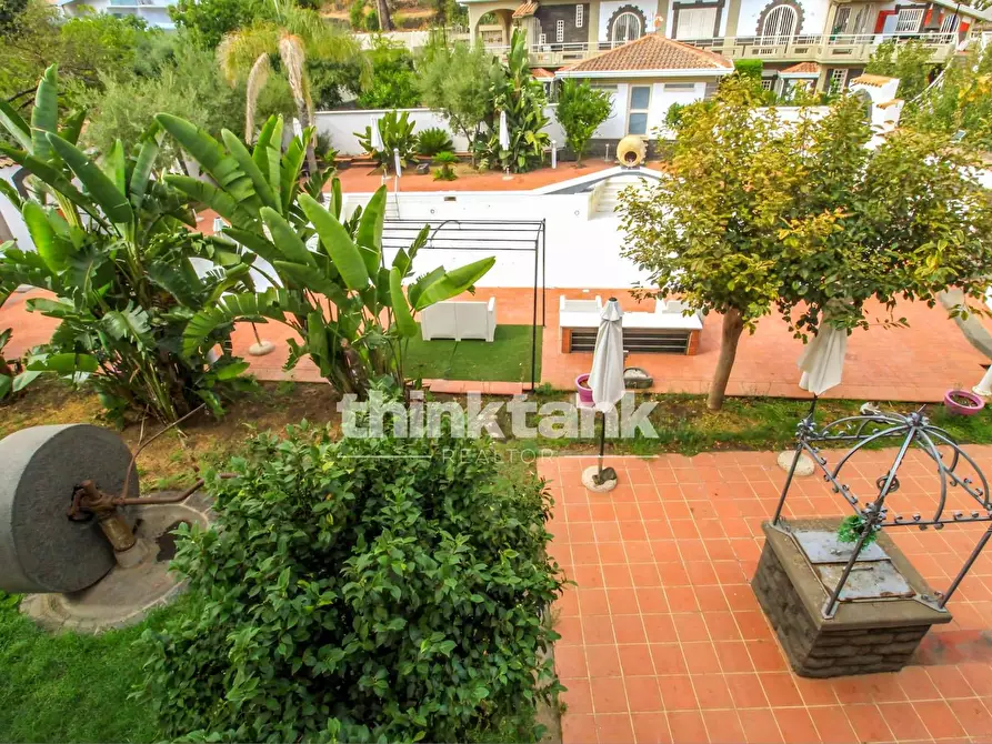 Immagine 49 di Villa in vendita  in Via Ombra a Gravina Di Catania