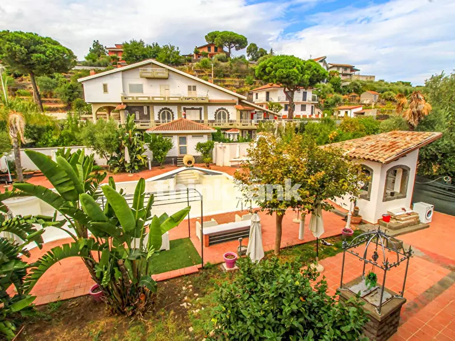 Immagine 48 di Villa in vendita  in Via Ombra a Gravina Di Catania