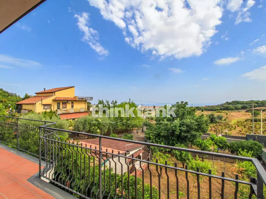 Immagine 26 di Villa in vendita  in Via Ombra a Gravina Di Catania