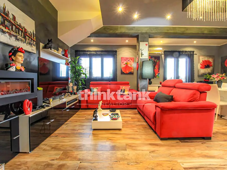 Immagine 17 di Villa in vendita  in Via Ombra a Gravina Di Catania