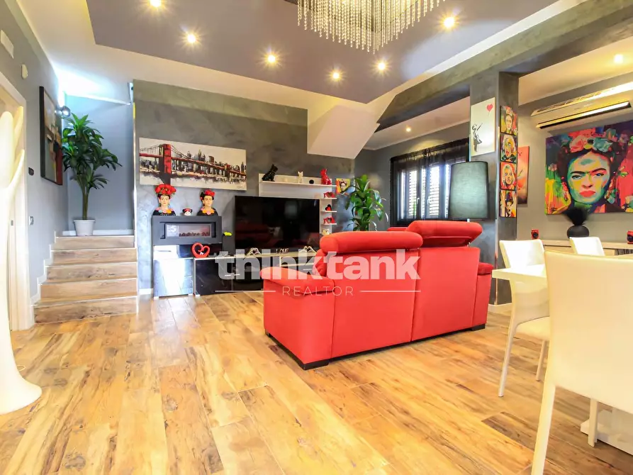 Immagine 19 di Villa in vendita  in Via Ombra a Gravina Di Catania