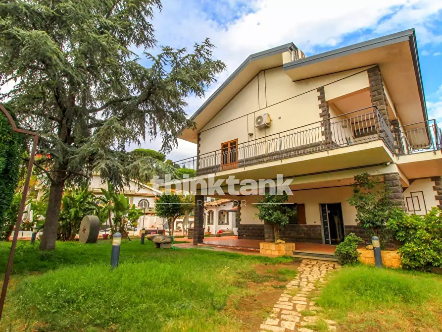 Immagine 43 di Villa in vendita  in Via Ombra a Gravina Di Catania