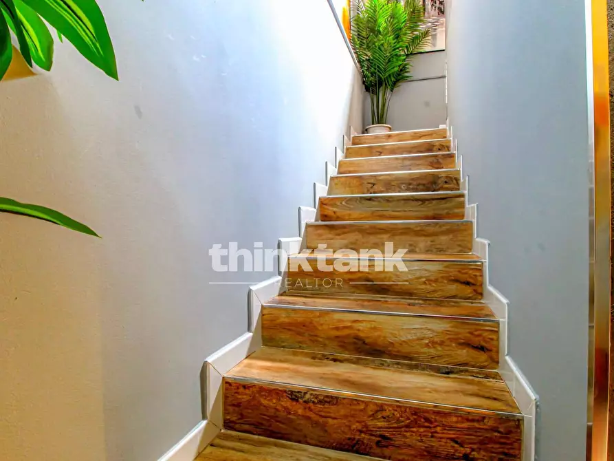 Immagine 45 di Villa in vendita  in Via Ombra a Gravina Di Catania