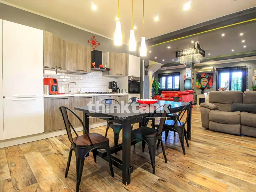 Immagine 12 di Villa in vendita  in Via Ombra a Gravina Di Catania